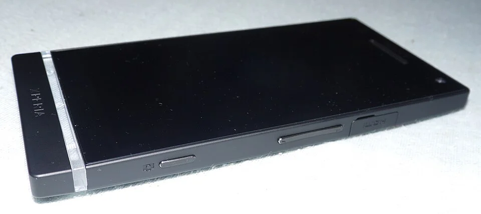 Xperia Core 2025 — Xperia-älypuhelin tallennustila- ja värivaihtoehdoilla…