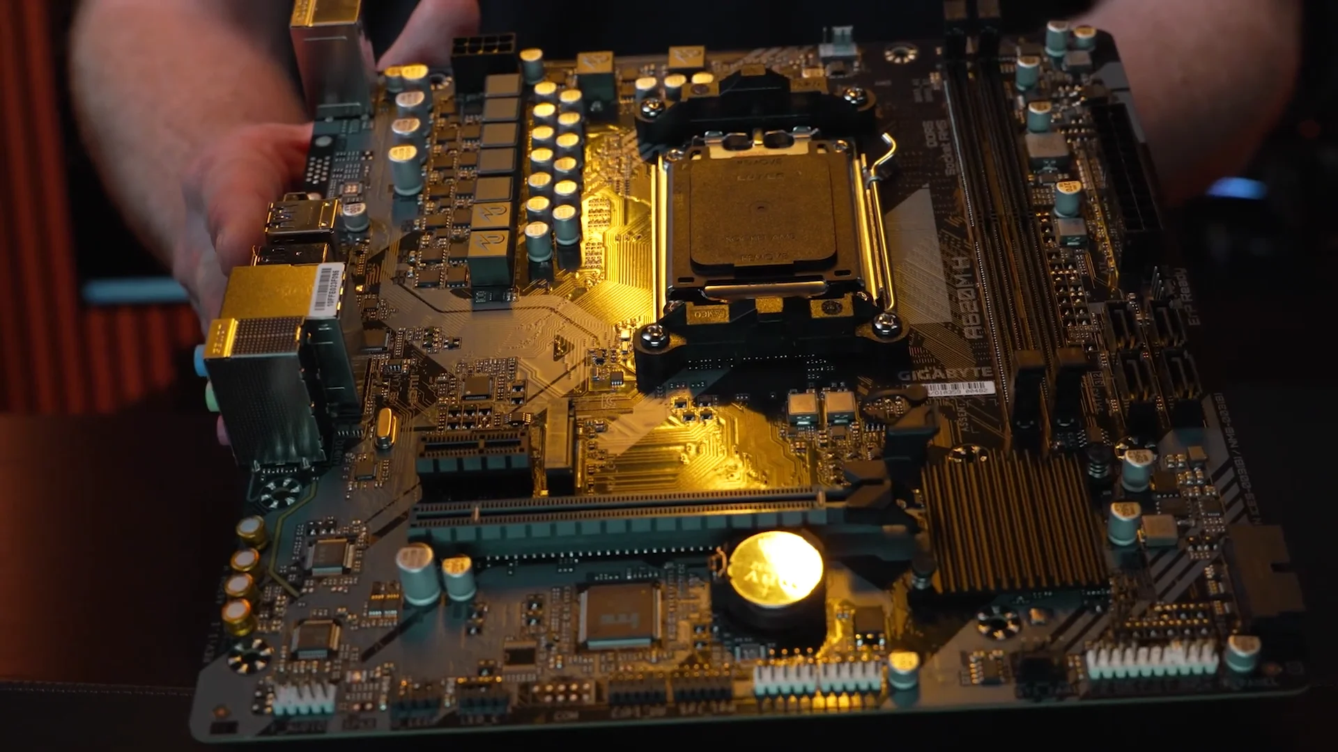 Gigabyte B650 AORUS Elite AX -emolevy — Edullinen AM5 B650 ATX Wi-Fi 6E:llä ja EXPO DDR5 jopa…