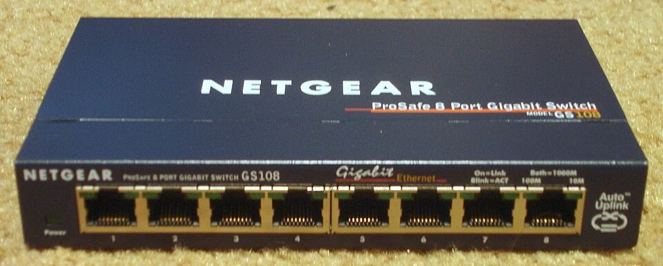 8-porttinen gigabit-kytkin — Kompakti hallitsematon kytkin pöydille ja räkeille.