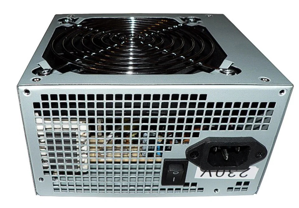 650 W semi-modulaarinen virtalähde — Semi-modulaarinen virtalähde hinta-laatutietoisiin…