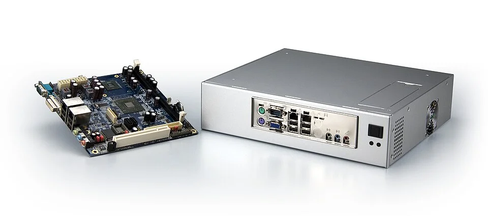 AirForge ITX-01 Mini-ITX-kotelo — Mini-itx-kotelo PC-kokoonpanojen katalogitestiin.